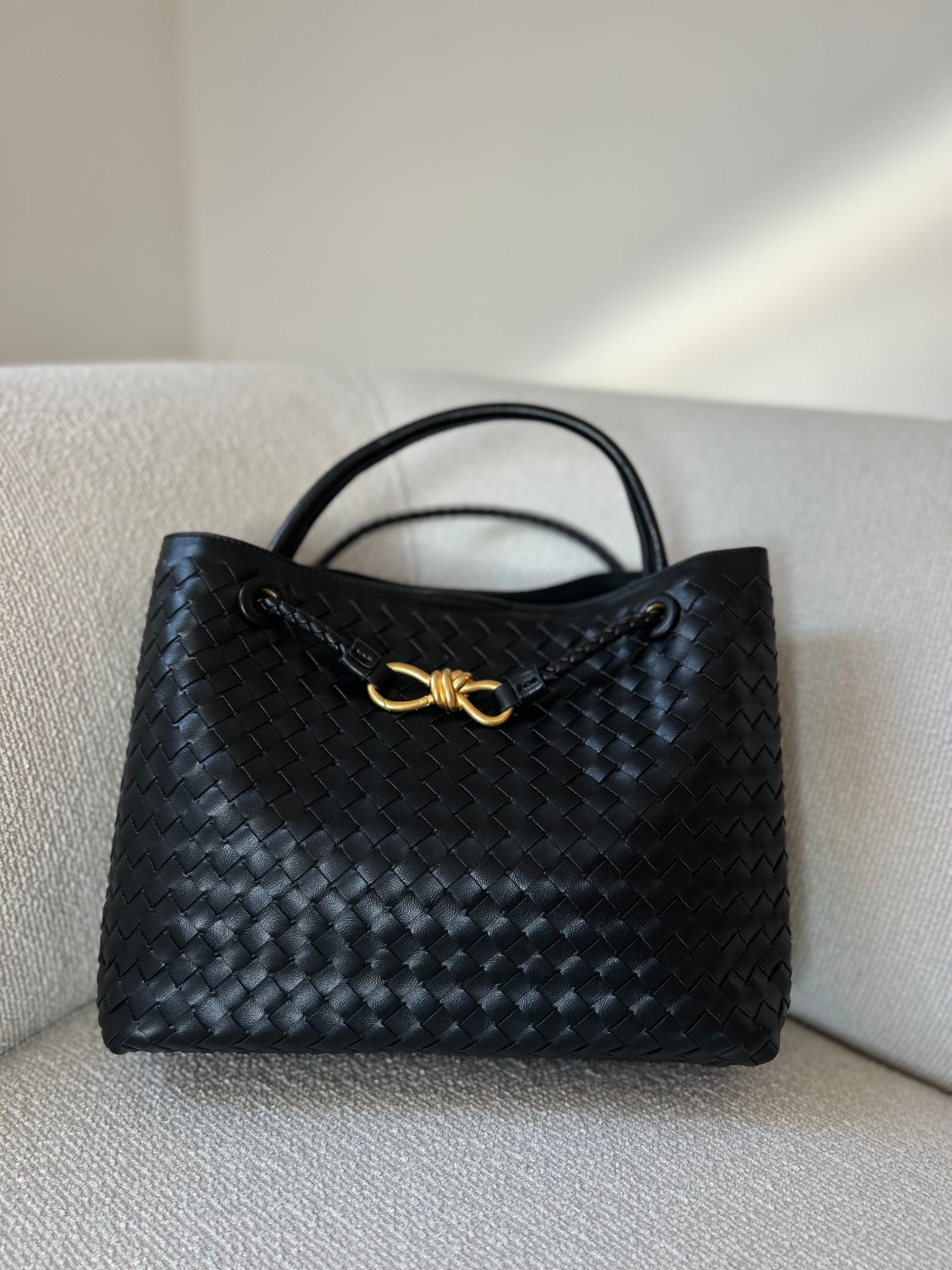 This spacious bag features practical inside compartments,making it easy to keep your belongings secure while on the go. Thoughtful Mothers Day gift,this large shoulder hobo bag is sure to impress. designer inspired bag by pattybofficial knoten tasche