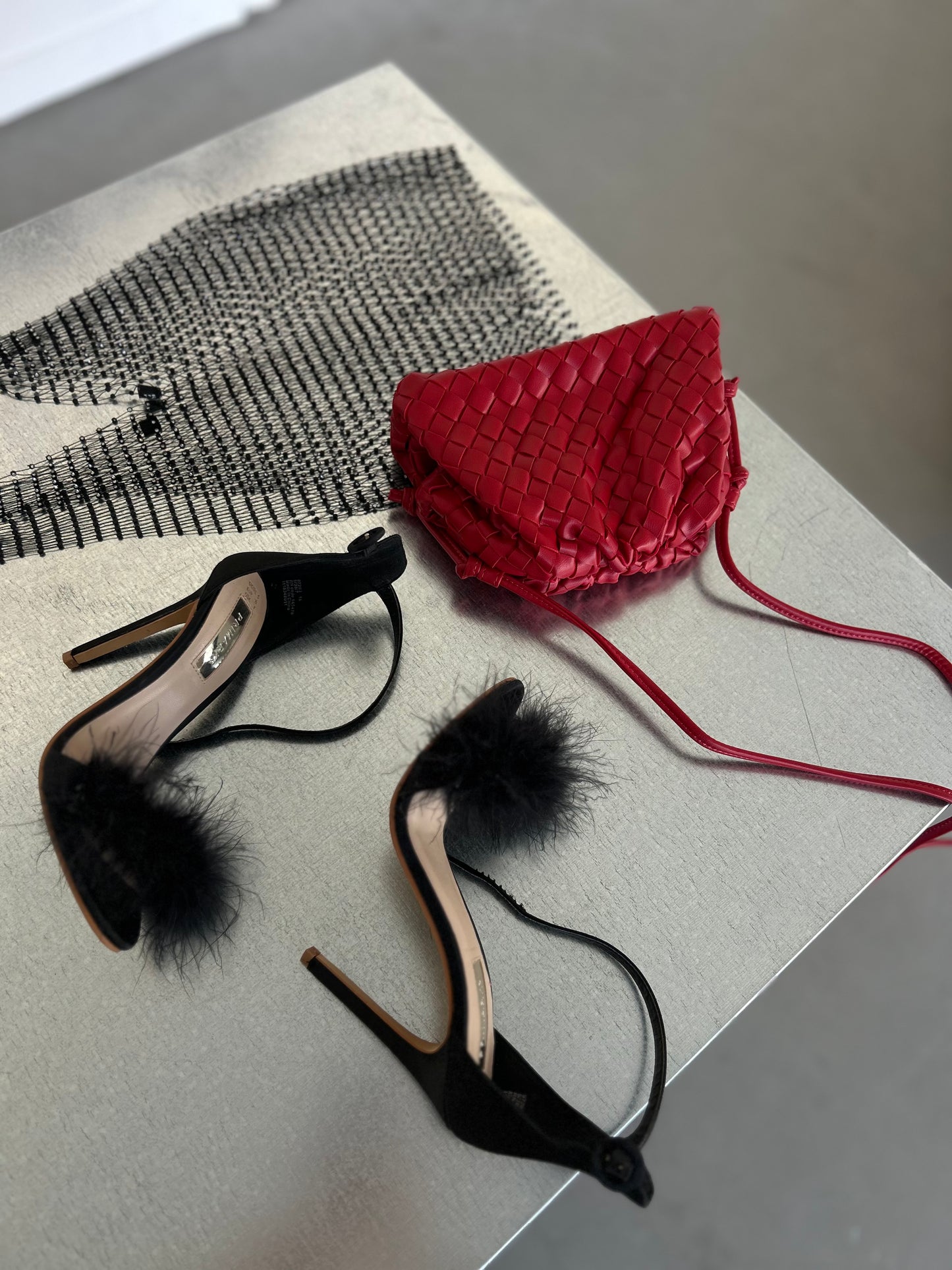 Introducing the must-have accessory for this summer season - our Woven Hobo Crossbody Bag with Stylish Knot! This mini pouch braid bag is the perfect fashion statement for any summer festival or everyday carry. Designer Dupe bag for everyday carry
