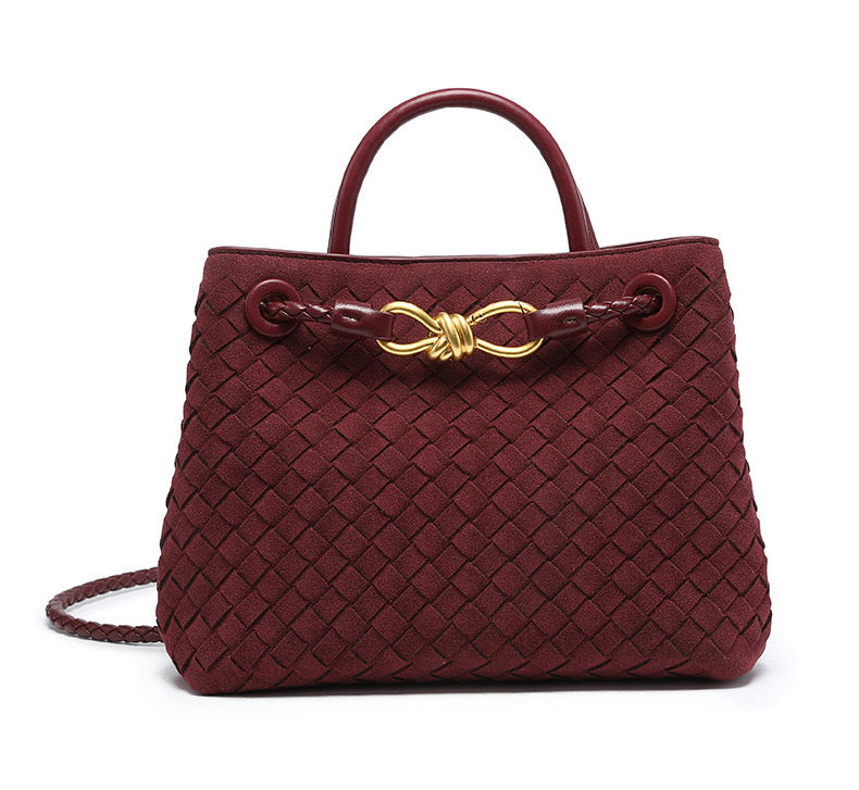 Timeless burgundy handbag suitable for everyday and evening wear