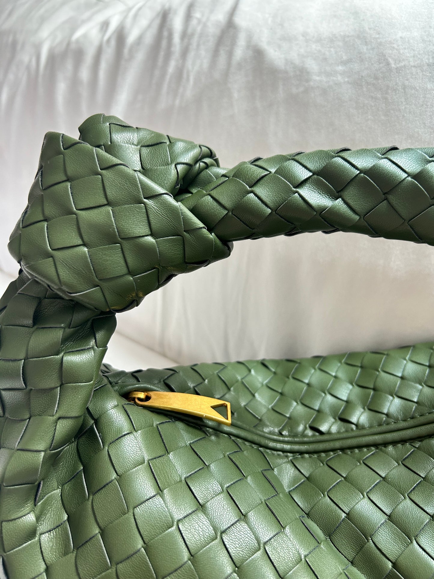 dupe designer inspired handbag Summer Festival Ready Stylish Grey Woven Hobo Tote with Zipper Closure Elegant Handbag for Summer Ideal Gift for Celebrations Woven Hobo Tote trendy purse perefct gift for girlfriend pattybofficial knoten tasche