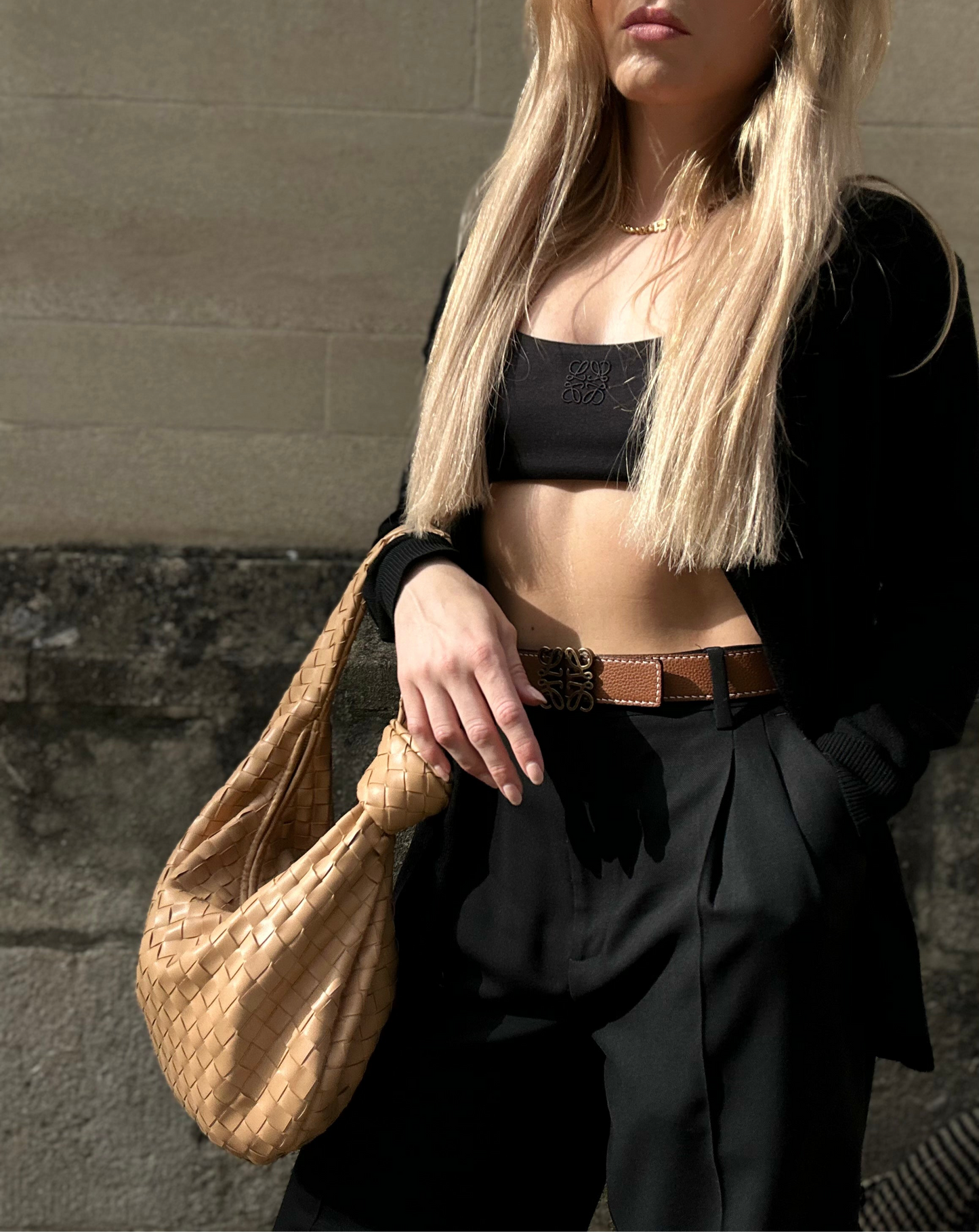 minimalist beige slouch handbag outfit styling