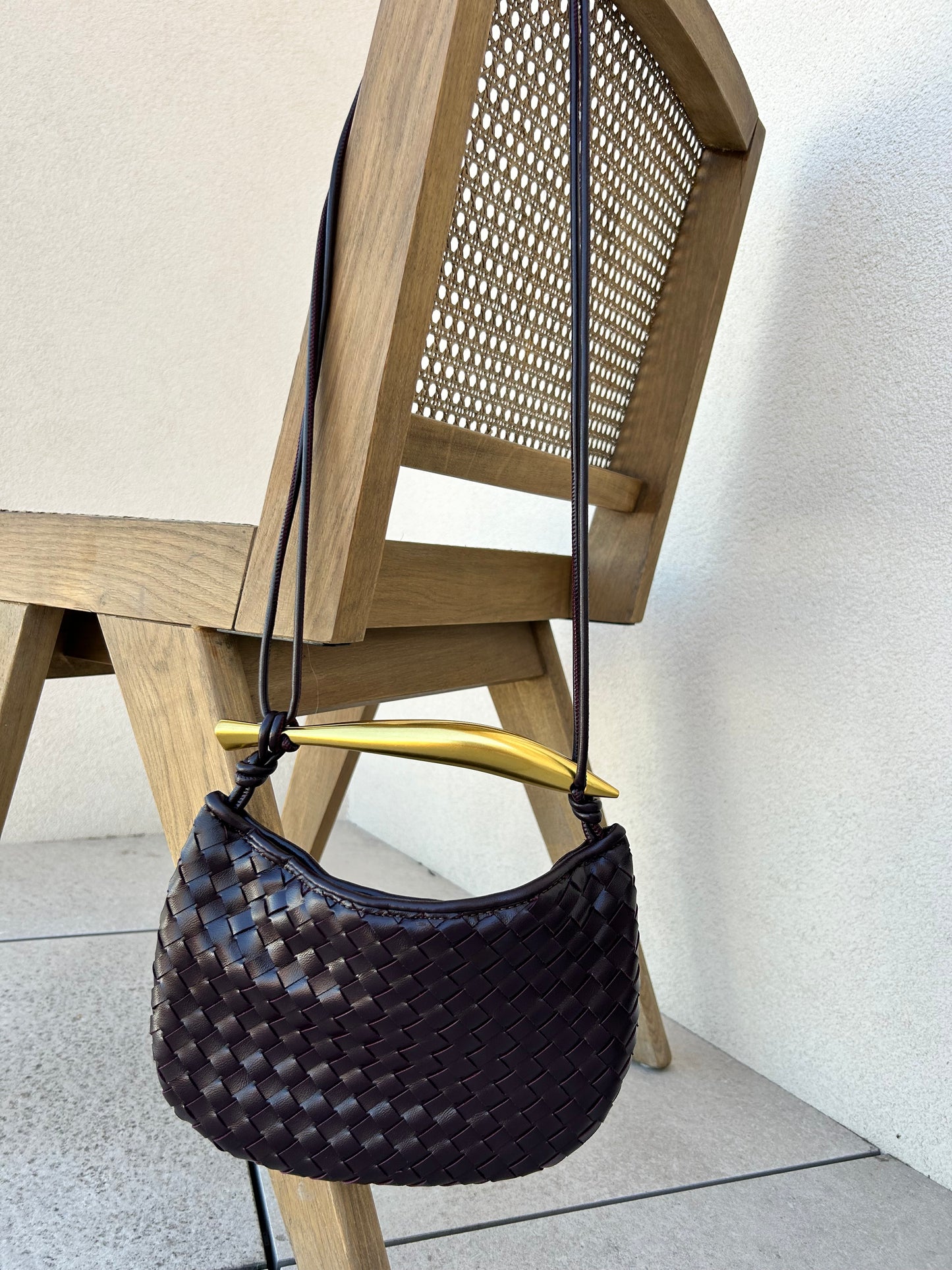 Convertible clutch bag worn crossbody with minimalist outfit