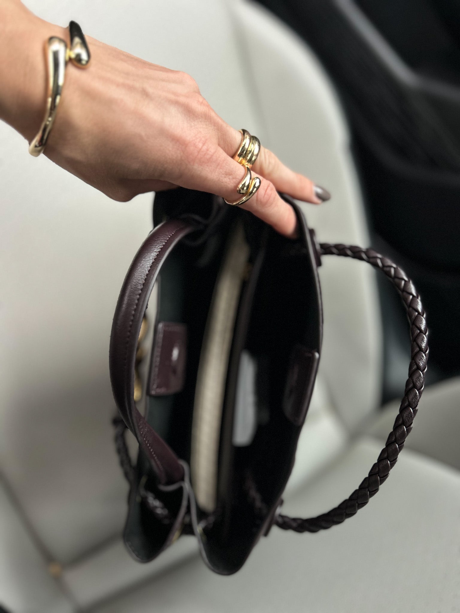 inside of a sustainable and cruelty free purse in coffee brown colour with red hues. This purse has an adjustable crossbody strap.