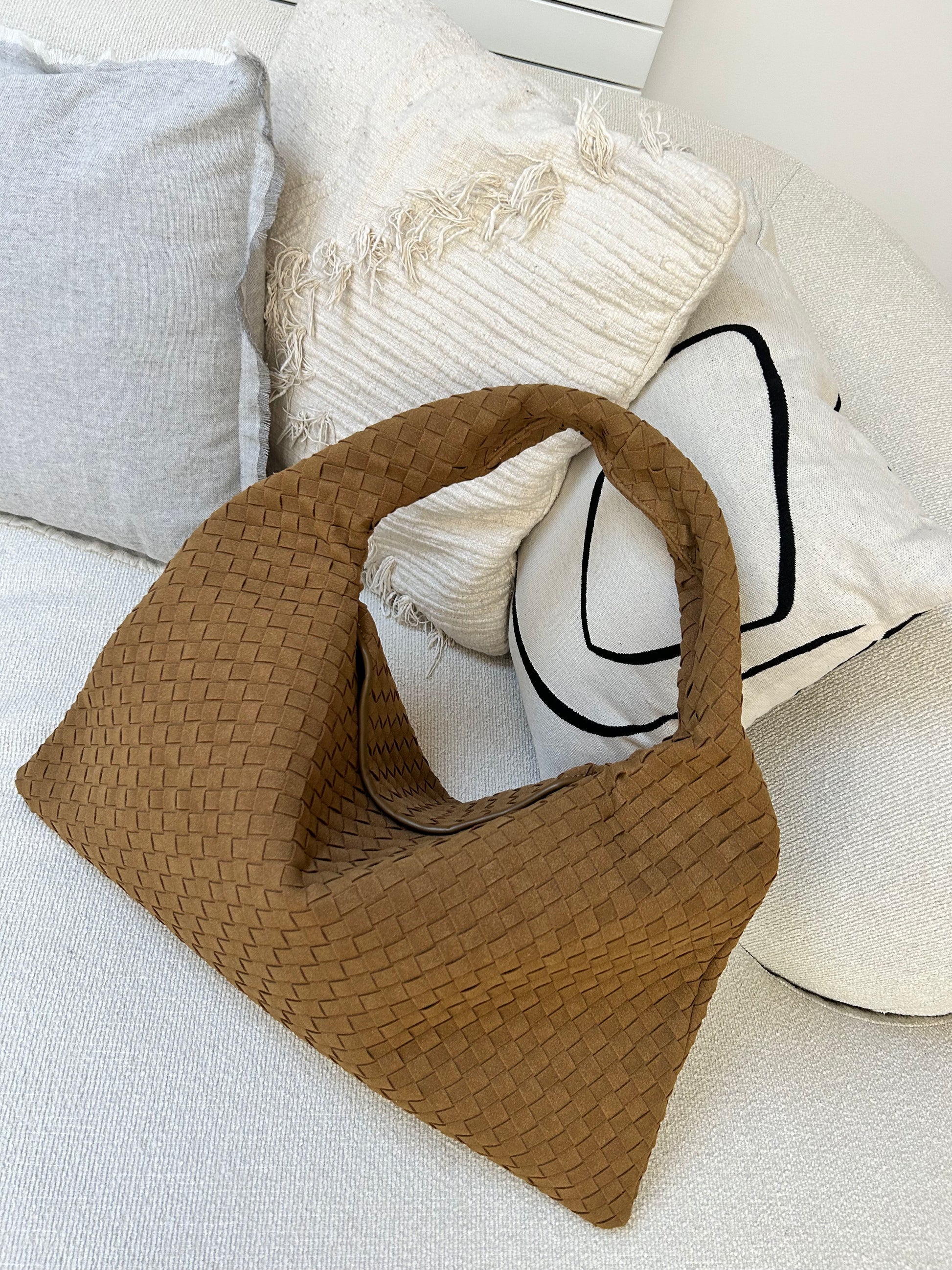 Everyday large tote bag placed on a neutral background 