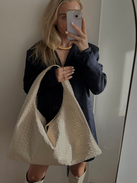 A best seller, this bag is also a perfect everyday gift for the modern woman. Whether it’s for a birthday, holiday, or just because, this versatile tote is sure to be appreciated for its stylish design and practical functionality. Treat yourself or someone special to this weekend bag that’s as fashionable as it is functional.