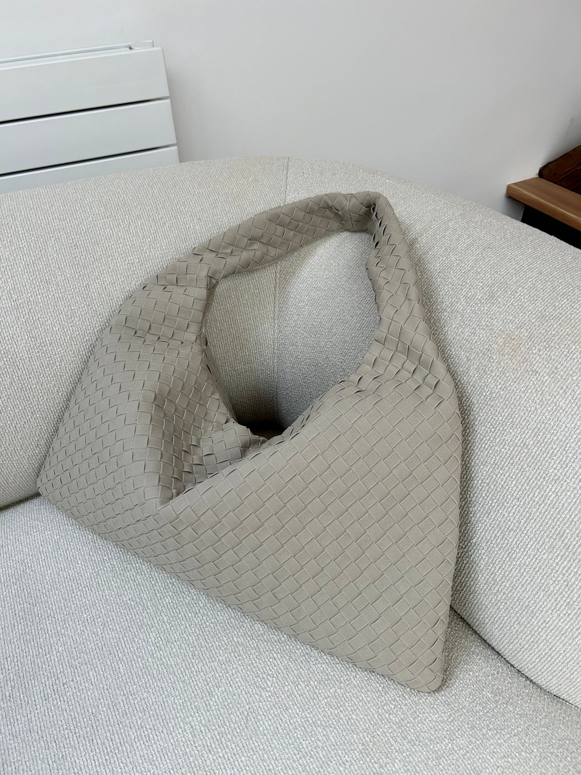 dupe designer inspired handbag Summer Festival Ready Stylish Hand Woven Hobo Tote with Zipper Closure Elegant Handbag for Summer Ideal Gift for Celebrations Woven Hobo Tote trendy purse perefct gift for girlfriend pattybofficial Gewebte knoten tasche