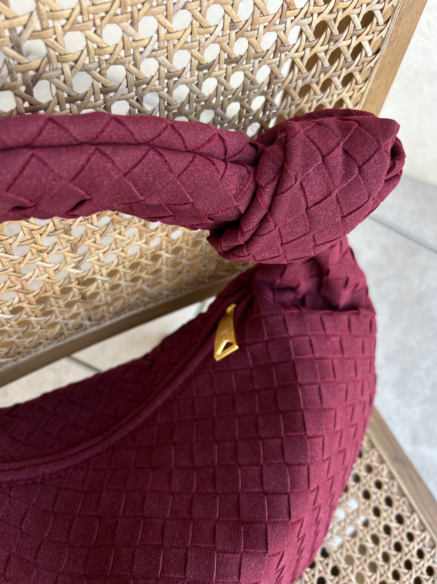 dupe designer handbag Summer Festival Ready Stylish burgundy Woven Hobo Tote with Zipper Closure Elegant Handbag for Summer Ideal Gift for Celebrations Woven Hobo Tote trendy purse perefct gift for girlfriend pattybofficial knoten tasche andiamo