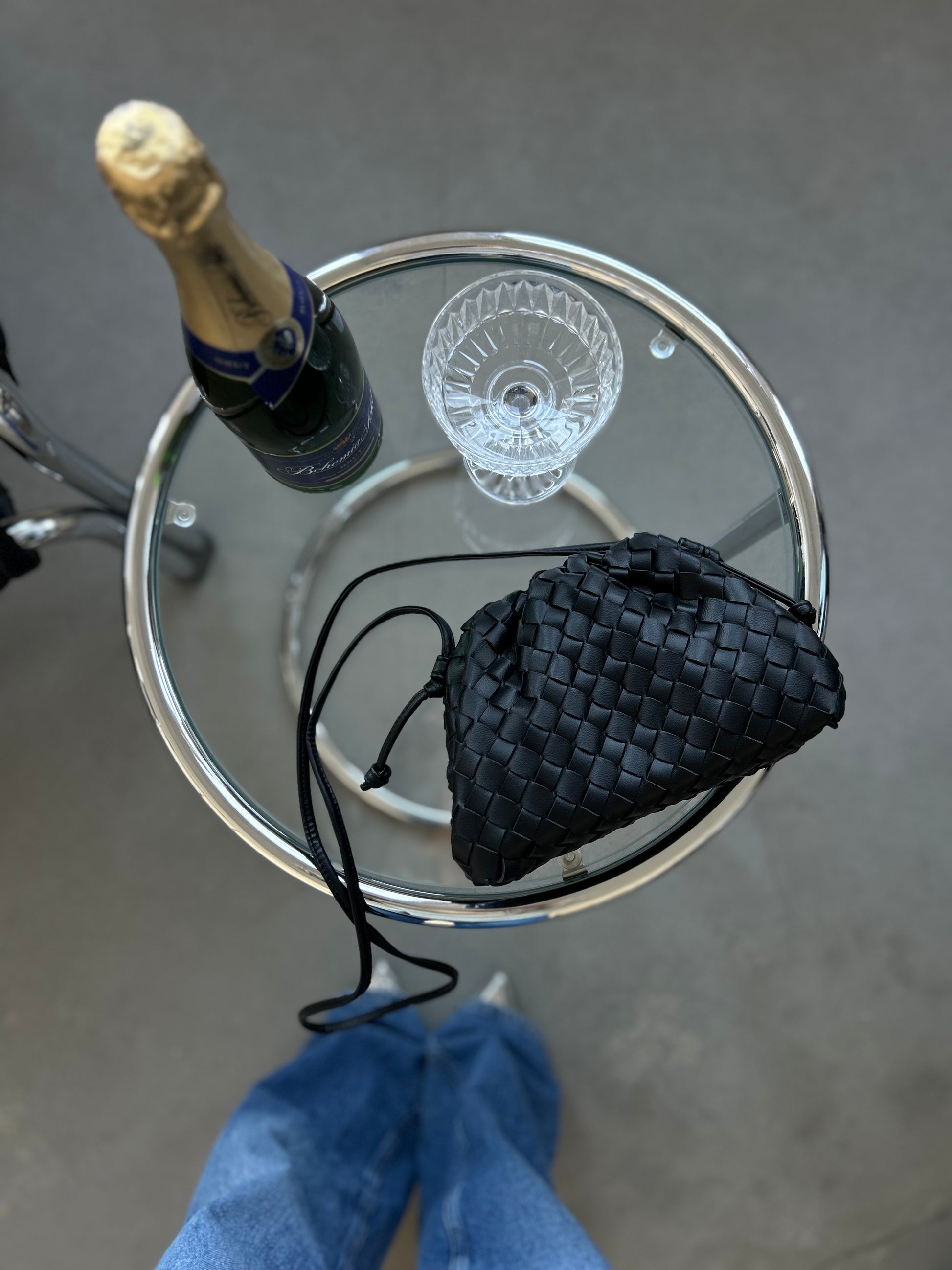black Braid Bag in Vegan Leather with Woven Knot detail on a side Stylish Women Best Seller Fashion Statement Handbag with Top Handle Easy Carry PattyB Knoten Tasche Designer Inspired Dupe Ideal Birthday gift for Mom or Girlfriend