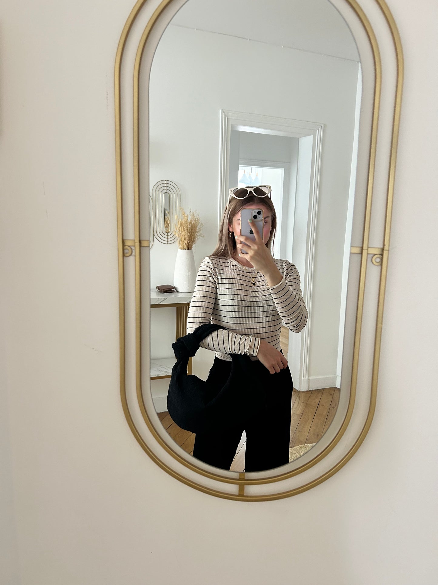 black shoulder bag all black outfit inspiration
