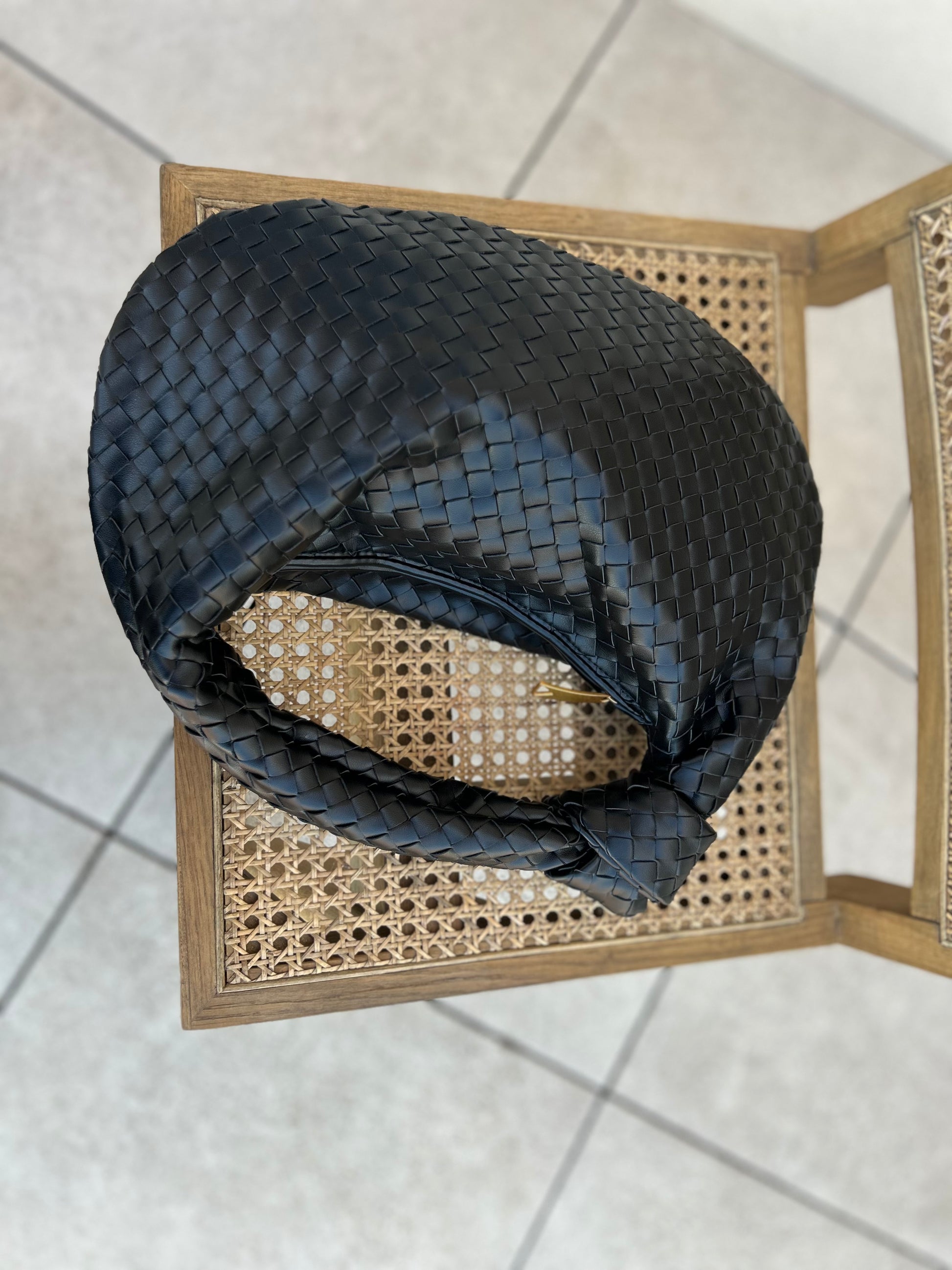 Vegan leather handbags
Woven vegan leather bags
Luxury vegan handbags
Cruelty-free handbags
Sustainable fashion accessories
Vegan leather tote bag
Woven hobo bag
Designer vegan purses
Eco-friendly handbags
Women’s vegan shoulder bags