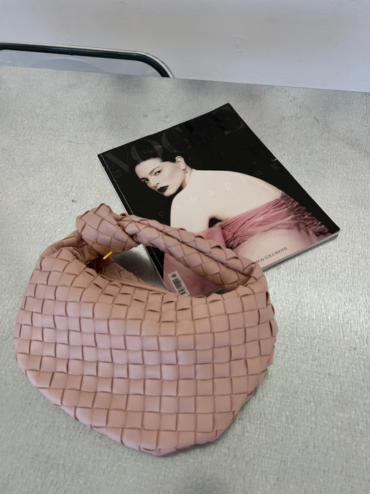 Turn heads and own every room with our Blush Boss Babe Clutch – the ultimate statement piece for the woman who leads with style and grace. Crafted from luxe vegan leather and featuring a chic woven design, this designer-inspired clutch is your new go-to for brunches, date nights, and everything in between. bottega veneta dupe bag