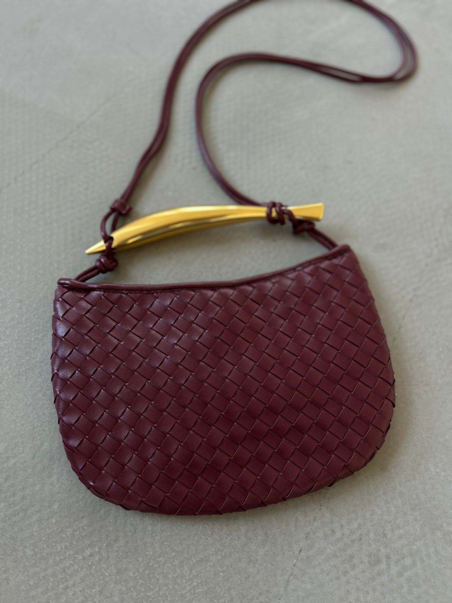 Timeless, soft, and effortlessly chic – this black woven hobo handbag is the ultimate blend of function and fashion. Crafted from high-quality vegan leather, it features a delicately woven texture and a slouchy, relaxed shape that molds to your lifestyle.

Whether you're heading to a casual brunch, the office, or running errands, this bag adapts with ease. Its soft structure and comfortable handle make it a pleasure to carry all day long. 