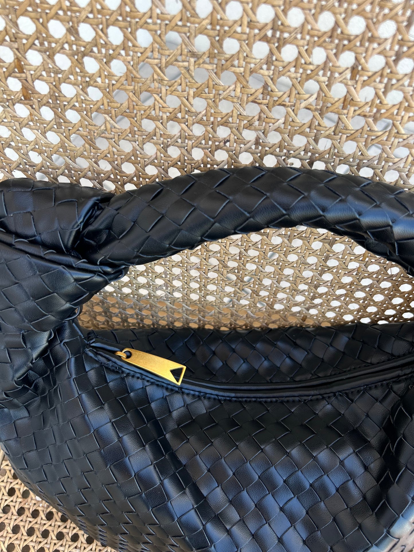 Stylish vegan bags for women
Chic cruelty-free handbags
Woven tote bag vegan leather
Fashion-forward vegan accessories
Eco-friendly handbags
Soft vegan leather purse
Braided vegan leather bag
High-end vegan shoulder bag
Everyday vegan handbag
Modern women’s vegan bags