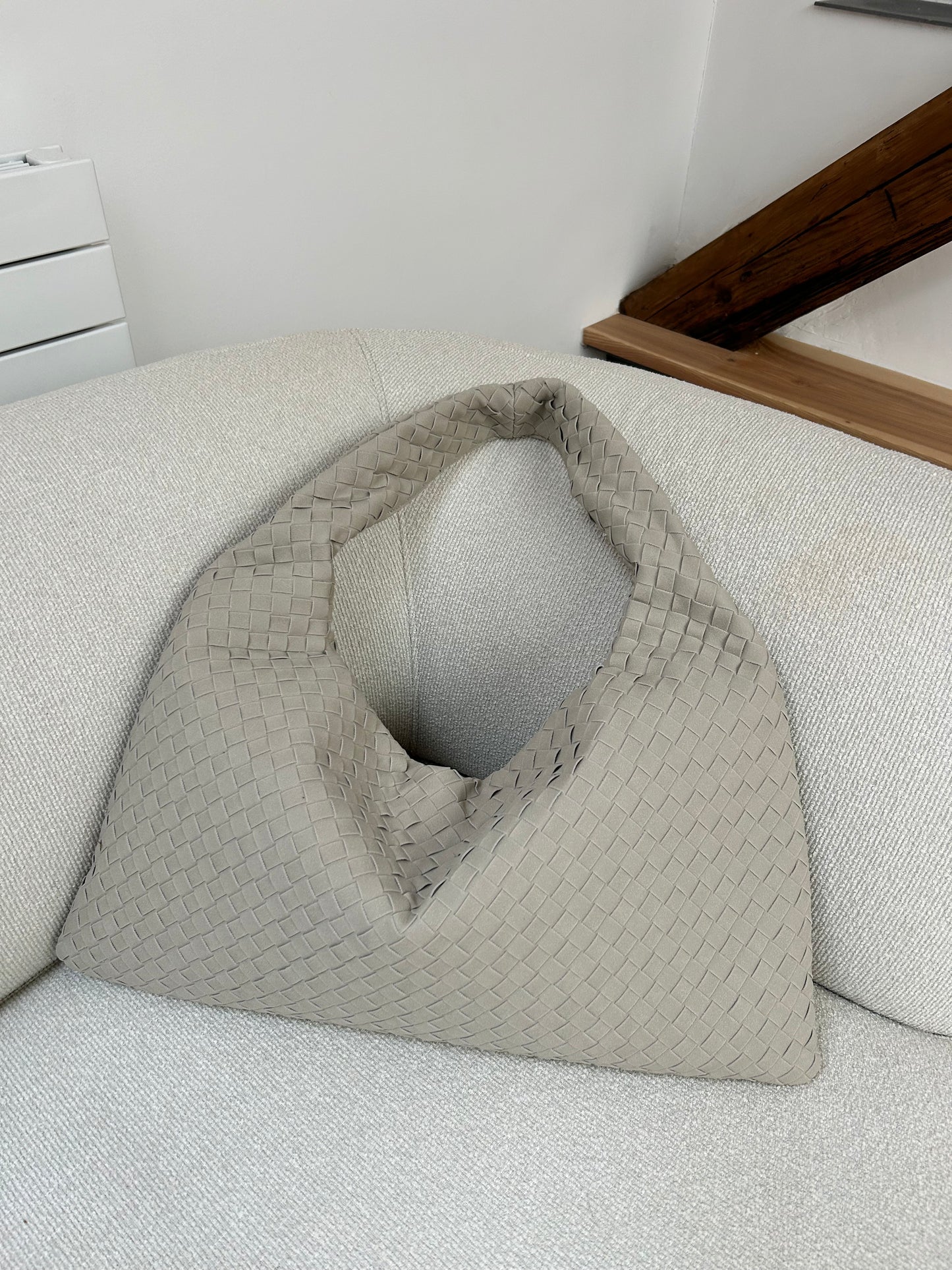 Looking for a chic, versatile bag that balances timeless elegance with everyday practicality? Meet our Soft Leather Slouchy Braid Tote Bag, designed for women who appreciate quality craftsmanship, sophisticated design, and functional storage