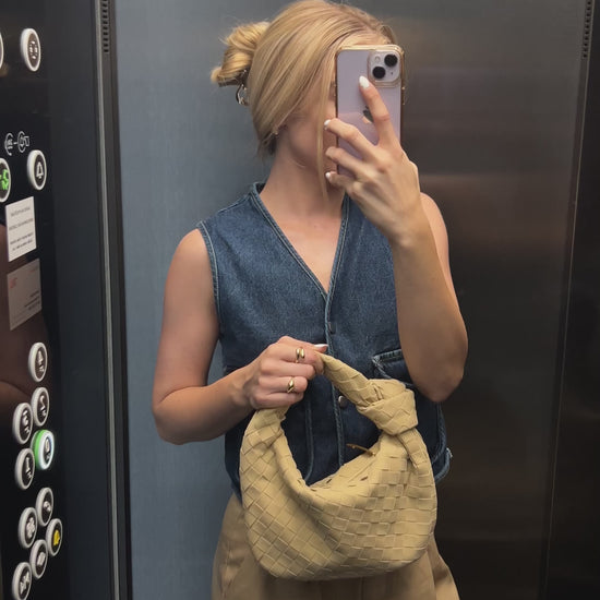 introducing Woven Knot Purse for Women, the perfect accessory for a trendy and stylish summer look.This woven hobo knot Bag combines chic design with functionality, featuring a top handle for easy carrying. Knoten tasche by pattybofficial Czech brand