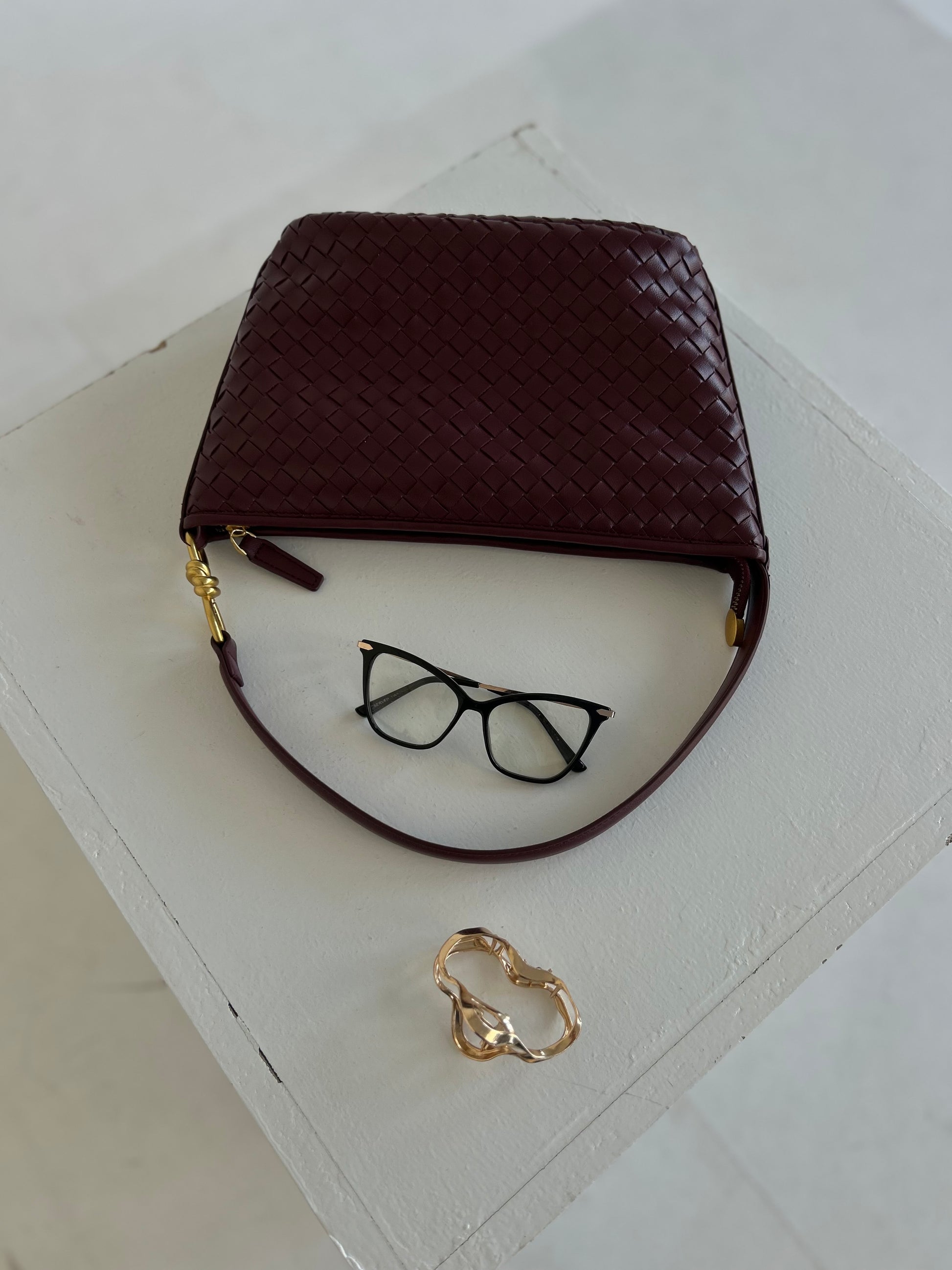 This Stylish Woven Shoulder Bag, designed for versatility and practicality, is a perfect accessory for minimalist bags lovers. Our Hobo Woven Bag is perfect for daily errands, work, or casual outings. Featuring a braided handle and a chic woven design, this handbag effortlessly blends functionality with timeless charm.